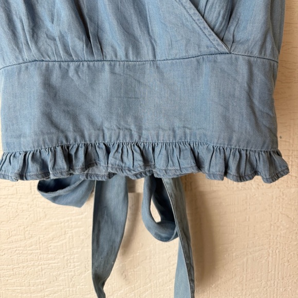 Jessica Simpson Chambray Wrap Top XS Ruffle Sleeve Tie Back NWT - Picture 3 of 9